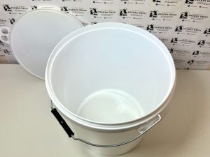 17,5 L spainis ar vāku, balts ar metāla rokturi