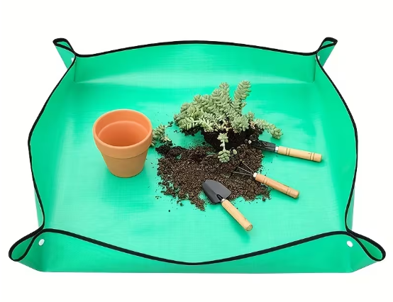 Dārza darbu paklājs augu pārstādīšanai, apgriešanai, laistīšanai u.c.