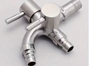 Divkāršs āra krāns ar atsevišķi, ērti regulējamiem vārstiem